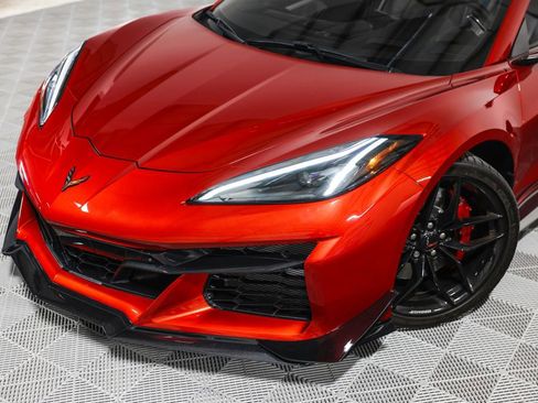 Used 2025 Chevrolet Corvette Z06 RWD image 13