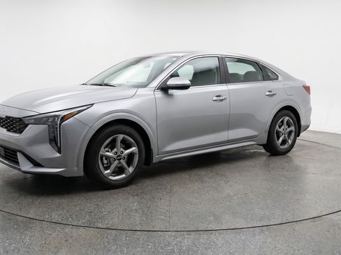 Used 2025 Kia K4 LXS image 3