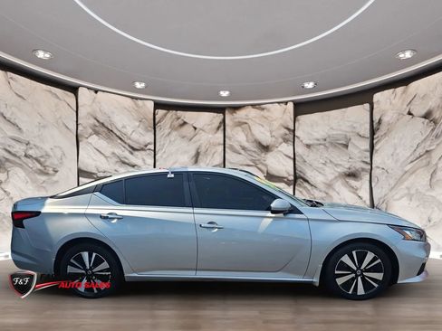 Used 2022 Nissan Altima 2.5 SV FWD image 5