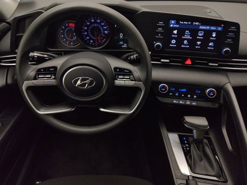 Used 2022 Hyundai Elantra SEL FWD image 22