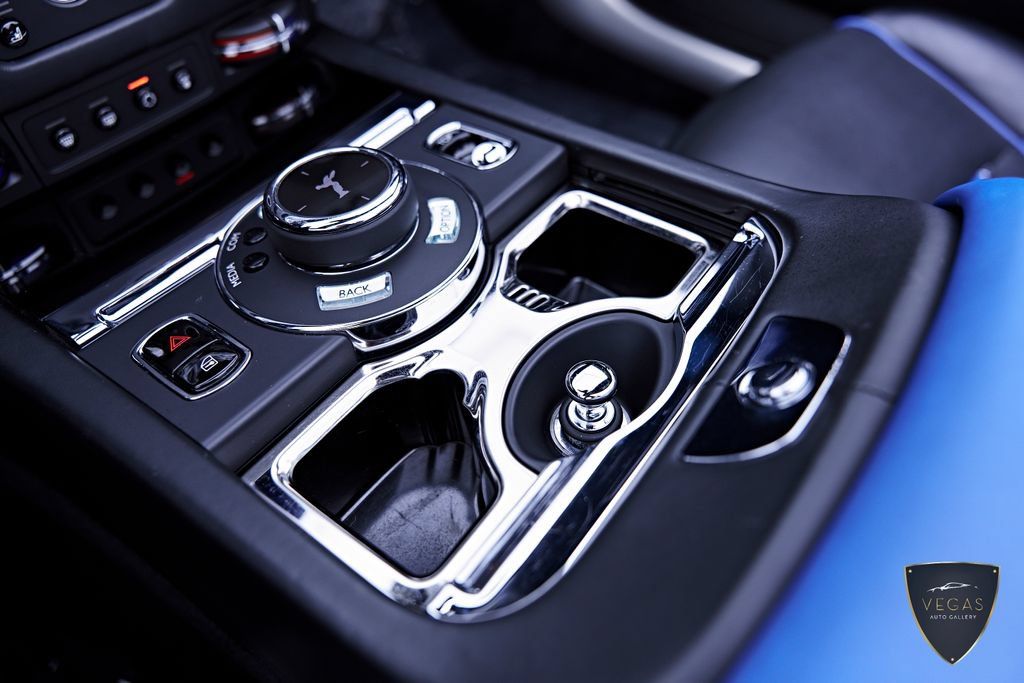 Used 2019 Rolls-Royce Dawn RWD image 81