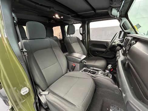 Used 2022 Jeep Wrangler Unlimited Sport AWD/4WD image 31