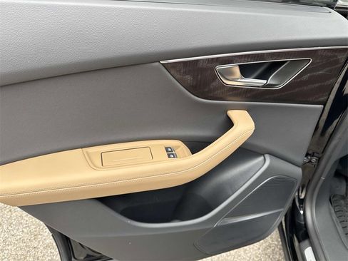 Used 2025 Audi Q8 Premium Plus image 12