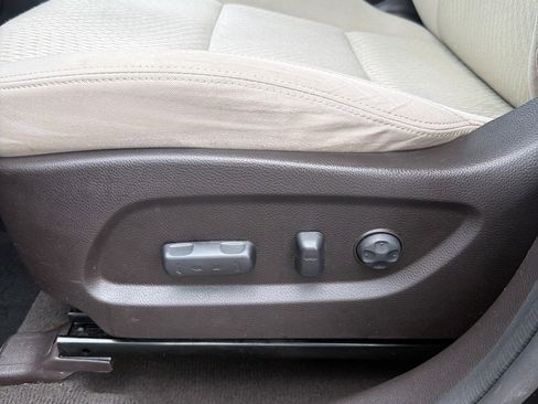 Used 2017 Hyundai Santa Fe SE AWD/4WD image 12