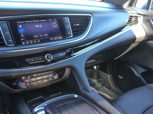 Used 2024 Buick Enclave Avenir image 21