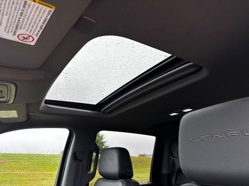 Used 2021 GMC Sierra 2500 Denali w/ Denali Black Diamond Edition image 22