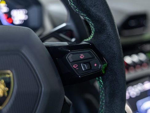 Used 2022 Lamborghini Huracan EVO RWD image 38