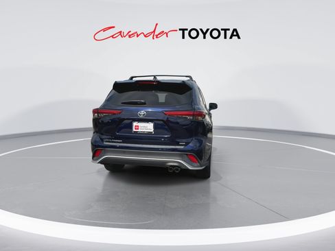 Used 2023 Toyota Highlander XSE FWD image 7