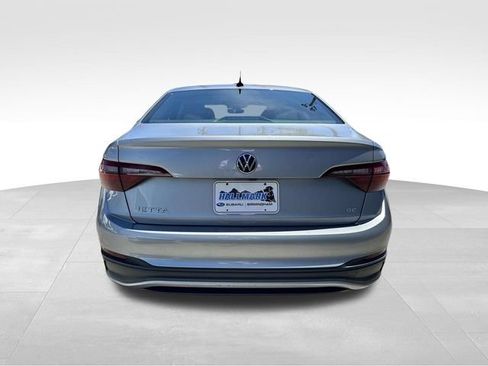 Used 2024 Volkswagen Jetta SE FWD image 3