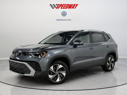 New 2025 Volkswagen Taos SE image 3