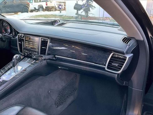 Used 2016 Porsche Panamera S image 19