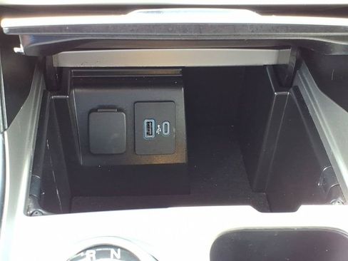 Used 2023 Ford Explorer XLT w/ Equipment Group 202A AWD/4WD image 19