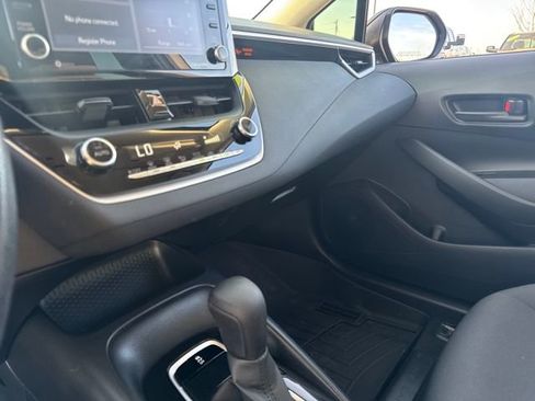 Used 2022 Toyota Corolla LE image 11