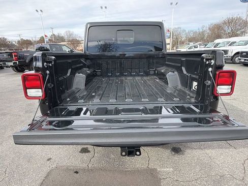 Used 2023 Jeep Gladiator Rubicon w/ Cold Weather Group image 25