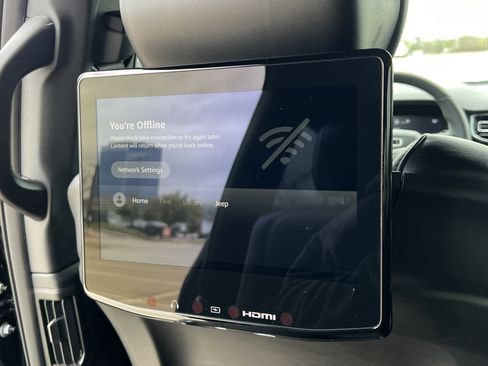 Used 2023 Jeep Wagoneer L 4WD w/ Rear Seat Video Group 1 image 35