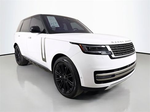 Certified 2023 Land Rover Range Rover SE image 3