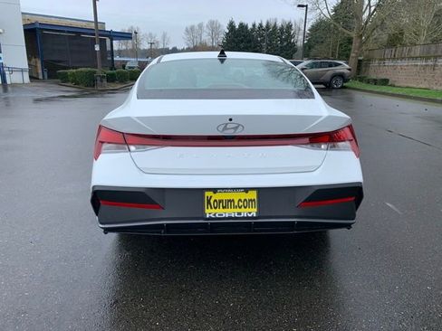 New 2026 Hyundai Elantra SE FWD image 4