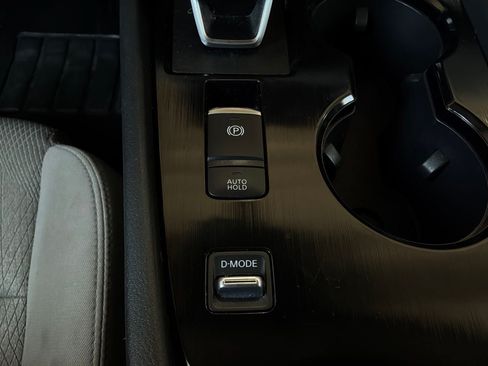 Used 2025 Nissan Rogue SV FWD image 23