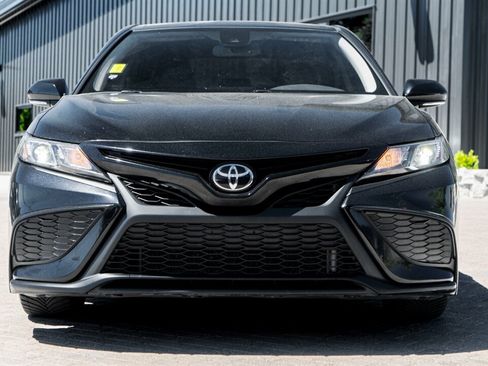 Used 2022 Toyota Camry SE w/ Convenience Package FWD image 4
