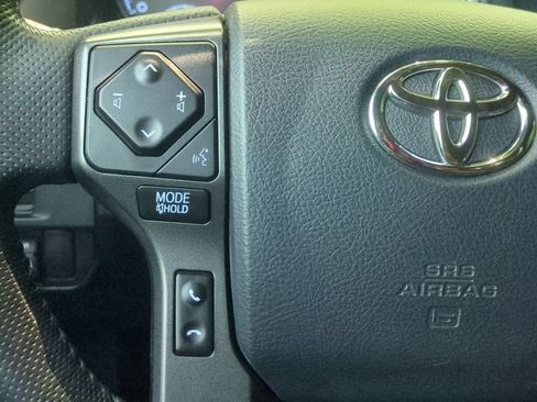 Used 2017 Toyota Tacoma TRD Sport AWD/4WD image 15