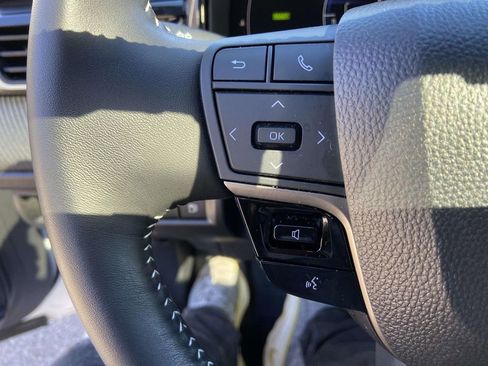 Used 2025 Toyota Camry SE w/ Multimedia Upgrade Package image 31