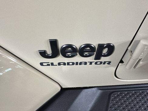 Used 2020 Jeep Gladiator Sport w/ Quick Order Package 24S AWD/4WD image 11
