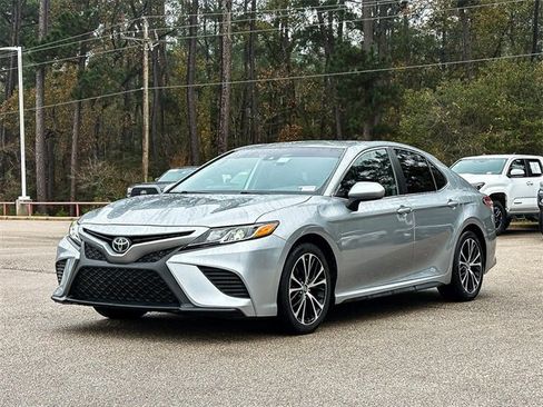 Used 2020 Toyota Camry SE image 4