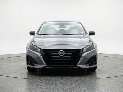 Used 2025 Nissan Altima 2.5 SV image 2