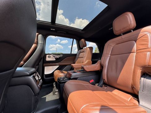 Used 2022 Lincoln Aviator Reserve w/ Equipment Group 201A RWD image 13