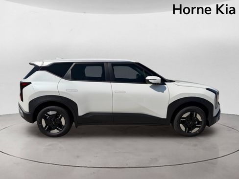 New 2027 Kia Seltos LX FWD image 3