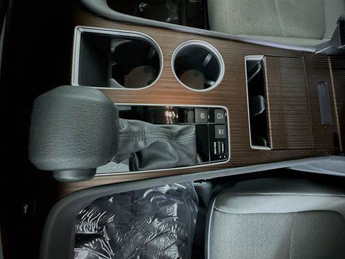 Used 2024 Toyota Sienna LE image 22