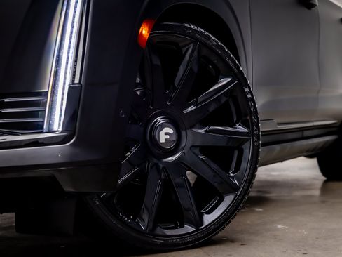 Used 2023 Cadillac Escalade Sport Platinum AWD/4WD image 23