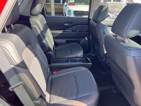 Certified 2024 Nissan Pathfinder Platinum image 15