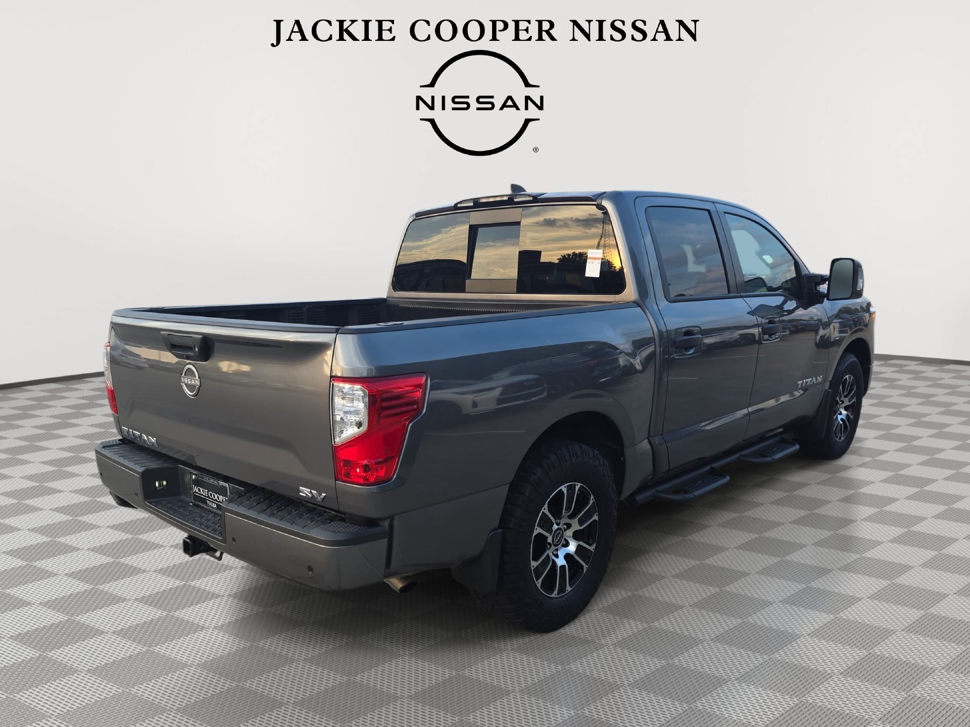 Used 2023 Nissan Titan SV w/ SV Convenience Package RWD image 5