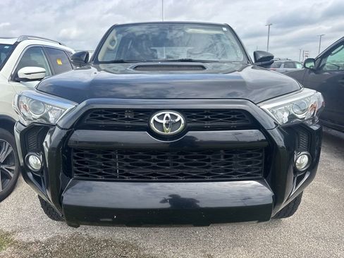 Used 2018 Toyota 4Runner SR5 Premium RWD image 2