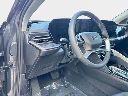 Used 2025 Audi Q5 Premium image 18