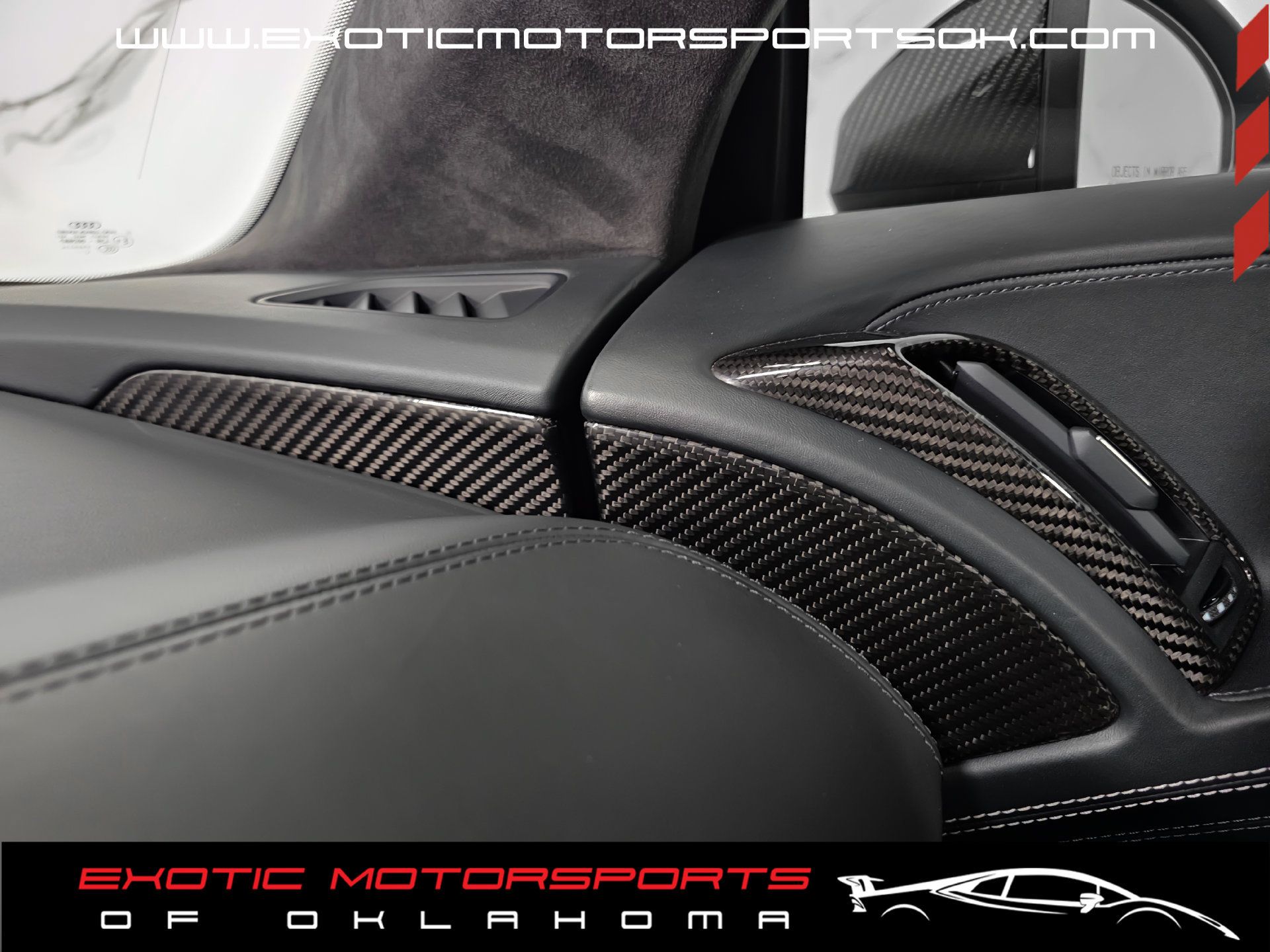 Used 2017 Audi R8 V10 w/ Carbon Exterior Package AWD/4WD image 32