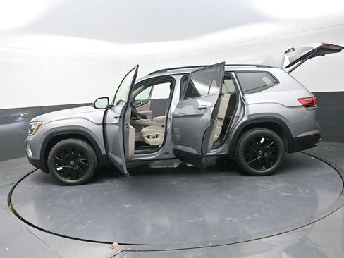 New 2026 Volkswagen Atlas SE image 32