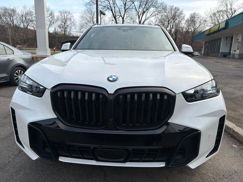 Used 2024 BMW X5 xDrive40i w/ M Sport Package image 2