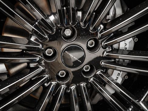 New 2026 Land Rover Range Rover Long Wheelbase SE image 8