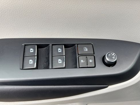 Used 2019 Toyota Highlander Limited image 18