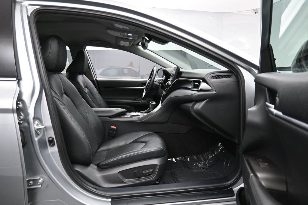 Used 2021 Toyota Camry XLE FWD image 28