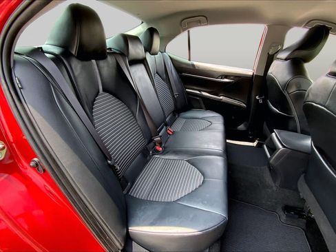 Used 2020 Toyota Camry SE FWD image 19