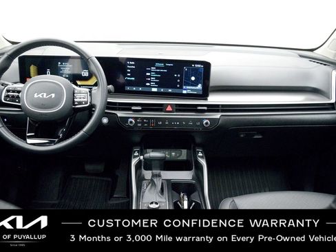 Certified 2025 Kia Sorento EX w/ Panoramic Sunroof Package AWD/4WD image 17