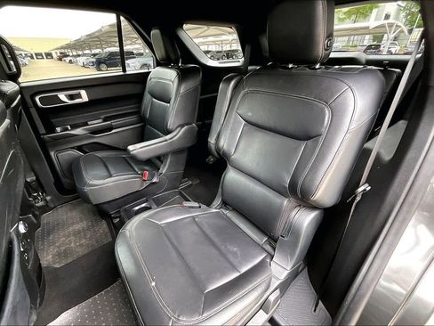 Used 2020 Ford Explorer XLT w/ Equipment Group 202A image 29