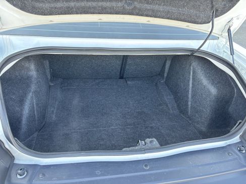 Used 2015 Dodge Challenger SRT image 21