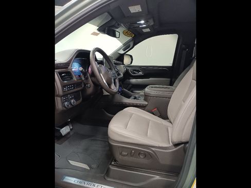 Used 2024 Chevrolet Tahoe Z71 w/ Luxury Package image 26