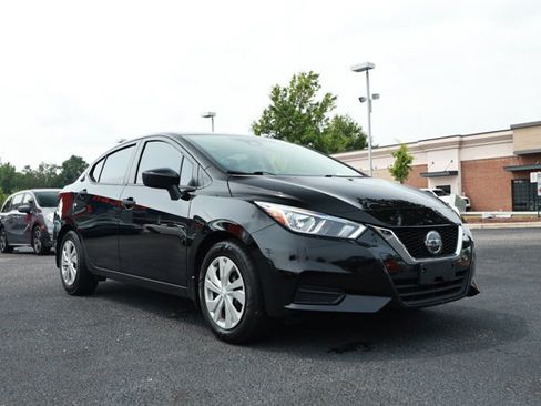 Used 2022 Nissan Versa S FWD image 3
