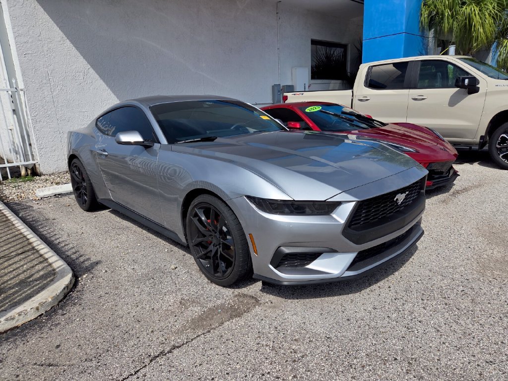 Used 2026 Ford Mustang Coupe RWD image 4