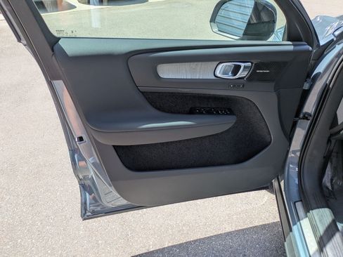 Used 2023 Volvo XC40 B5 Ultimate w/ Protection Package Premier AWD/4WD image 12